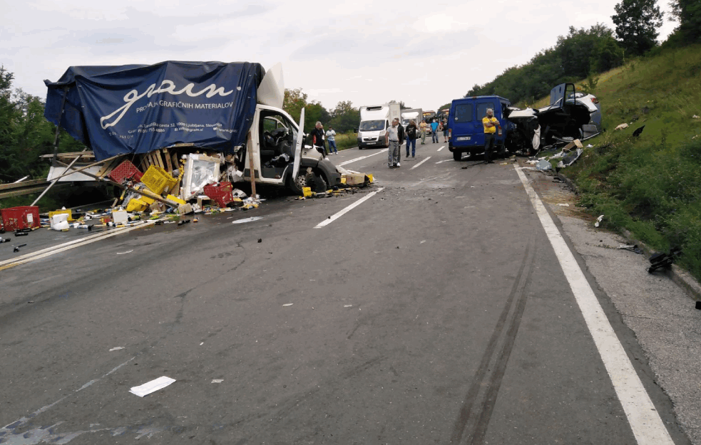 GLAS JAVNOSTI NA LICU MESTA: U stravičnom udesu kod Mladenovca povređen fudbaler (FOTO)